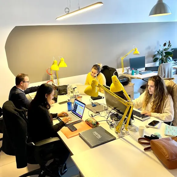 Hub de Comunicación - Agencia de Marketing Digital