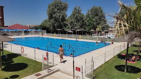Piscina El Olivar De La Partija