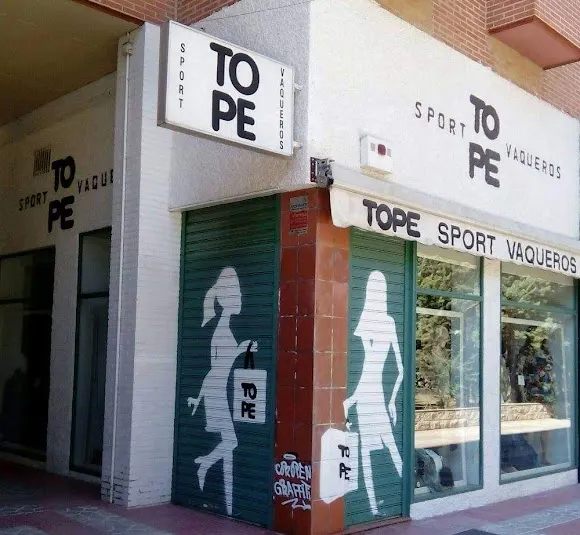 Tope Street Style
