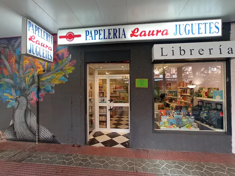 LAURA - Librería - Papelería - Juguetería - Librería en Rivas-Vaciamadrid - foto 2