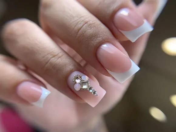 Teo Bucur Studio (nails)