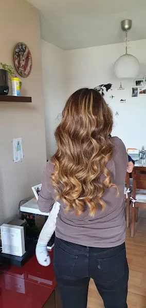 Khaleesi Peluquería Y Estética